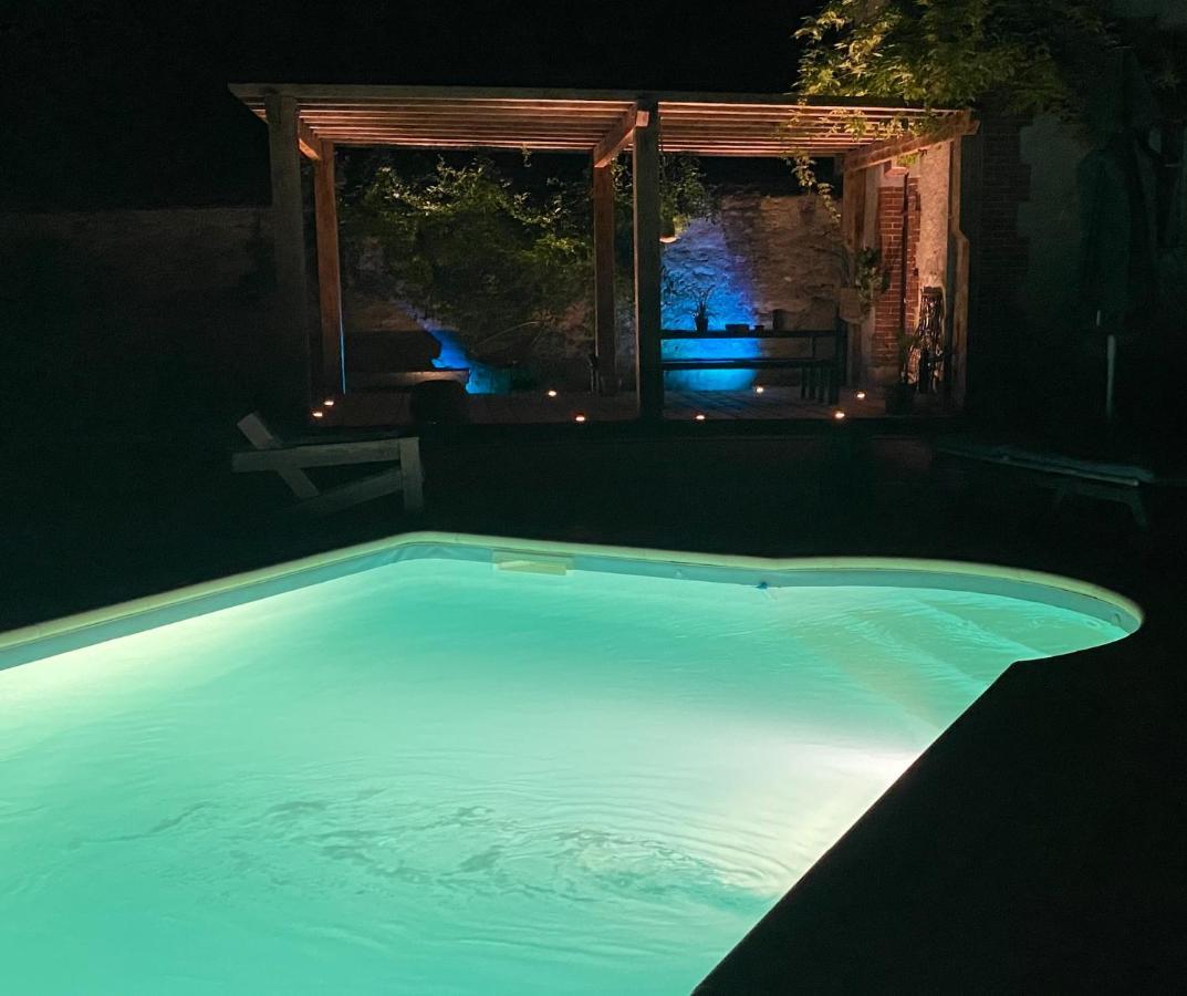 Pool House-L'Hirondelle De Sermizelles- Grand Jardin, Calme Et Nature Aux Portes Du Morvan 外观 照片